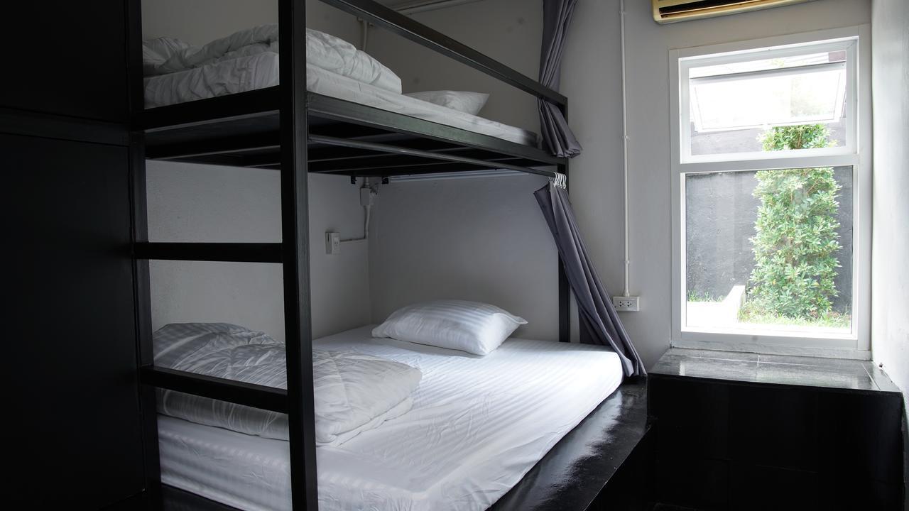 Hostal The Park Society *
