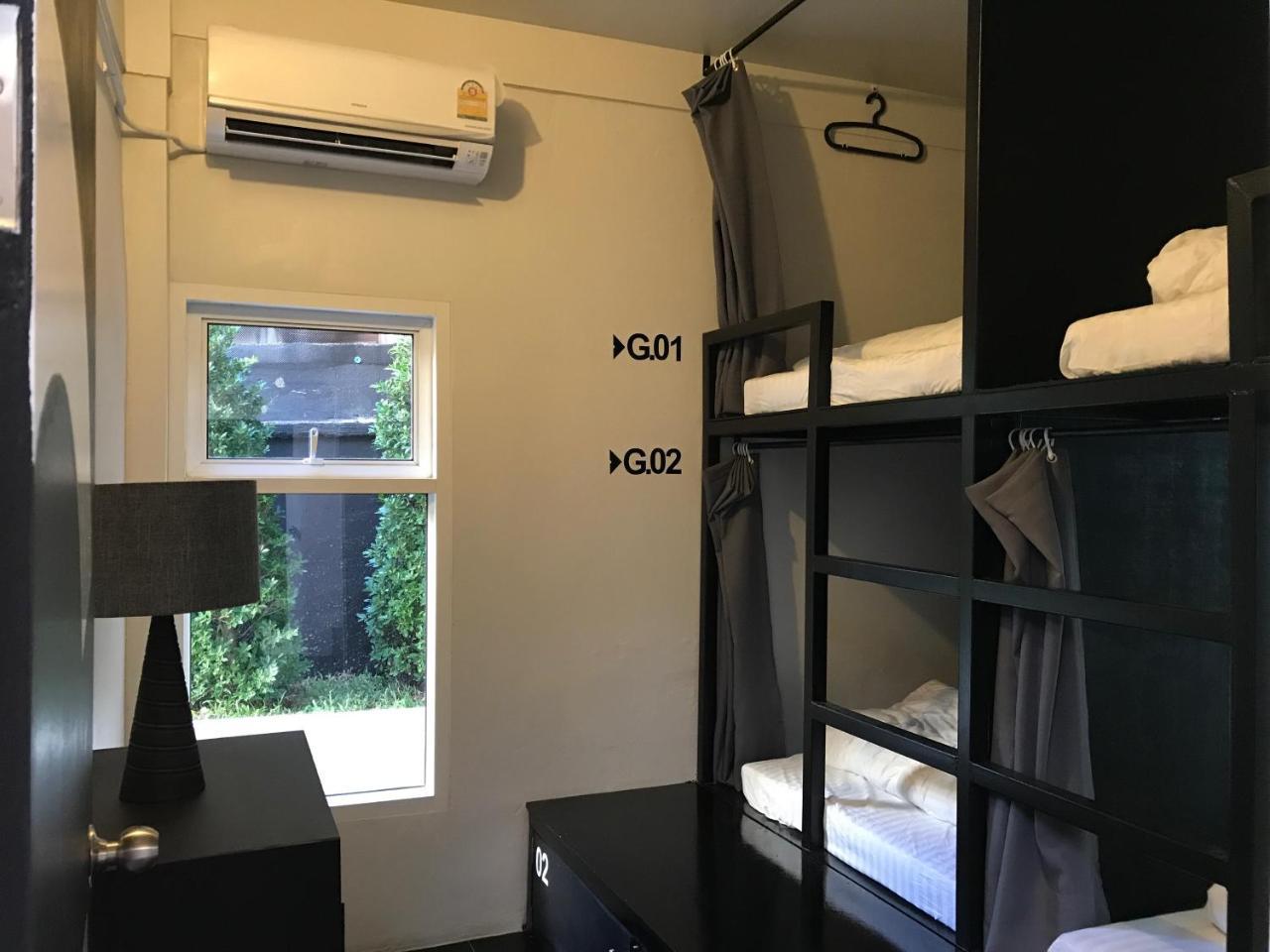 Hostal The Park Society *