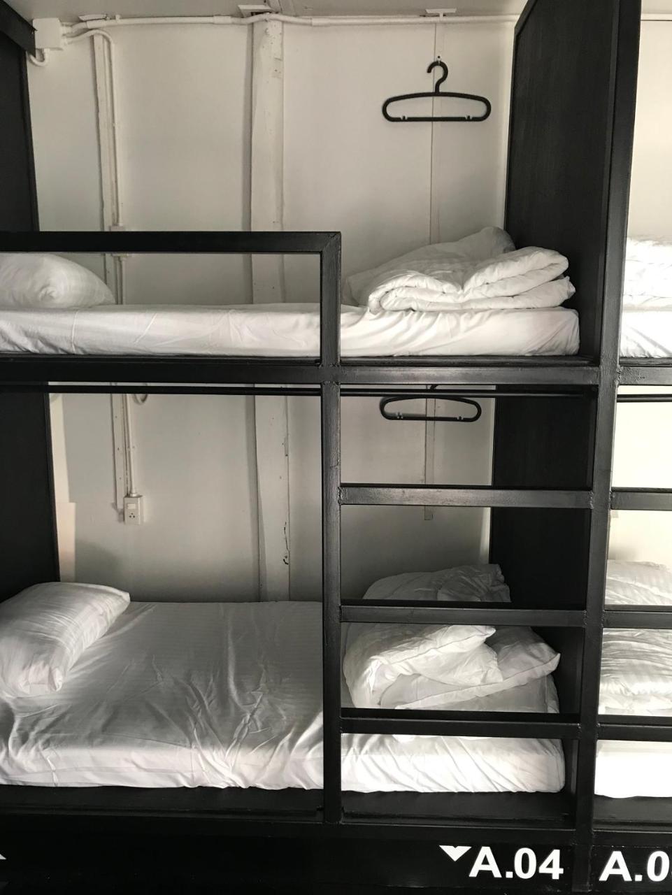 Hostal The Park Society